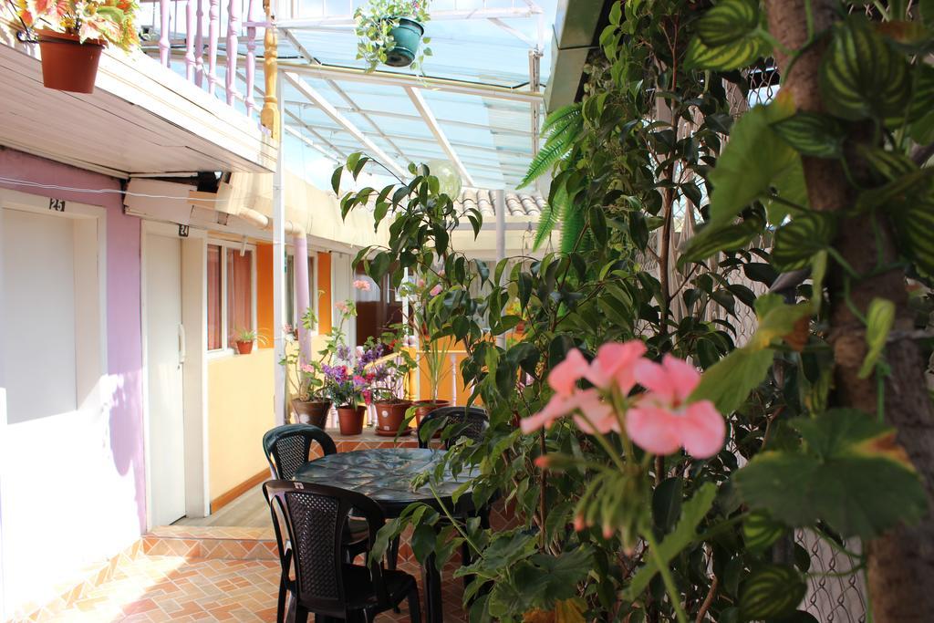 Hostal Yumbo Imperial Quito Exterior foto